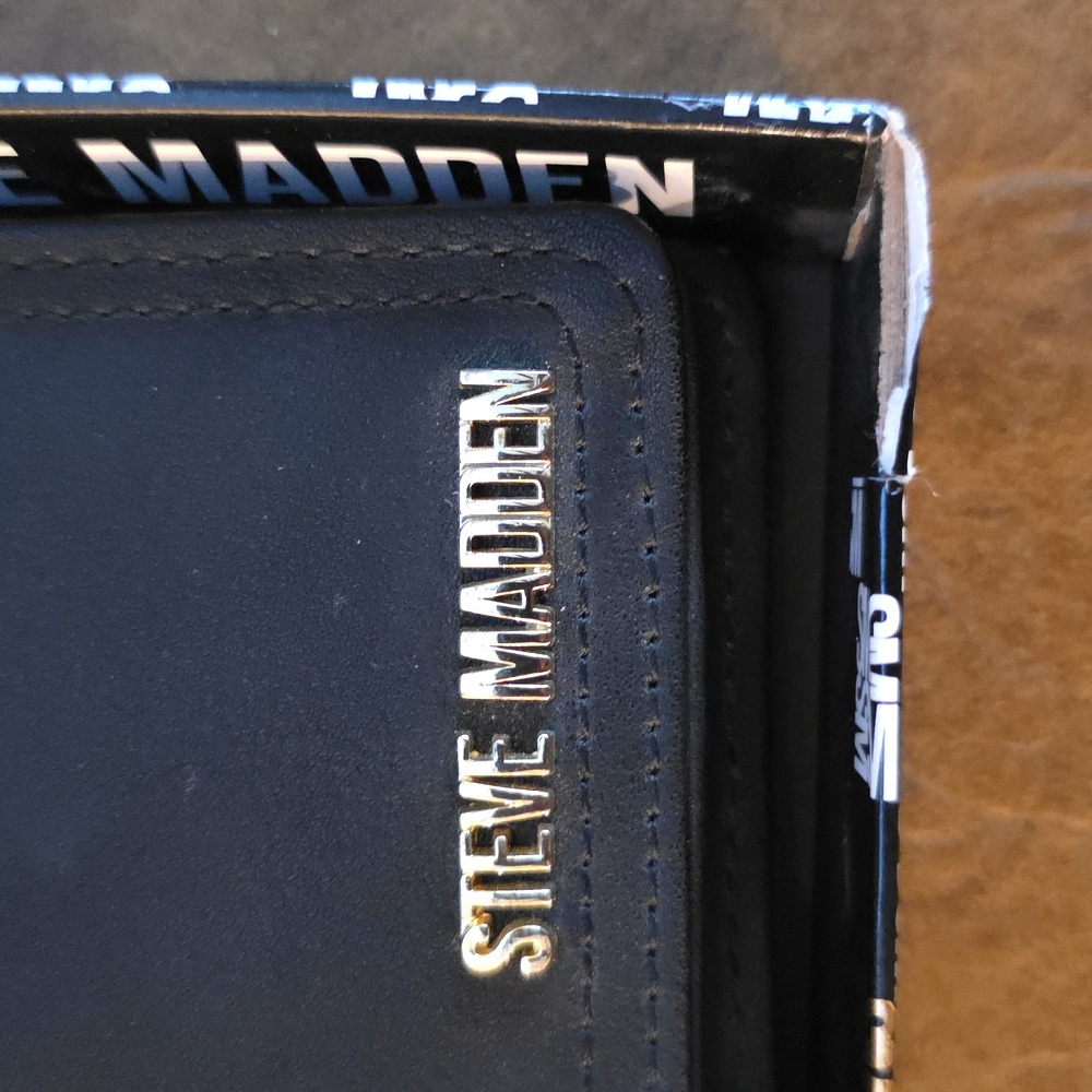 Steve Madden Elegant Black Clutch New - Picture 2 of 7